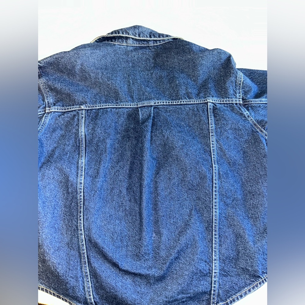Nice jacket the bottom of it is little wide ..